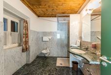 Hotel Gassenwirt - Bad barrierefreies Zimmer 211