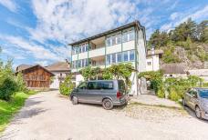 Hotel Gassenwirt - Gradino tra il parcheggio e l'entrata secondaria