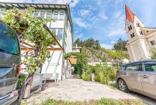 Hotel Gassenwirt - Gradino tra il parcheggio e l'entrata secondaria