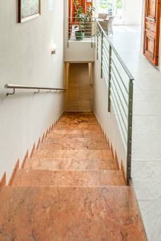 Hotel Gassenwirt - Treppe zum Saunabereich
