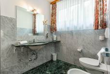 Hotel Gassenwirt - Bad barrierefreies Zimmer 313