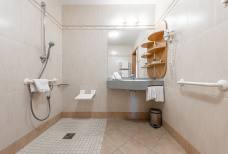 Hotel Maria Theresia: Bagno della camera 110